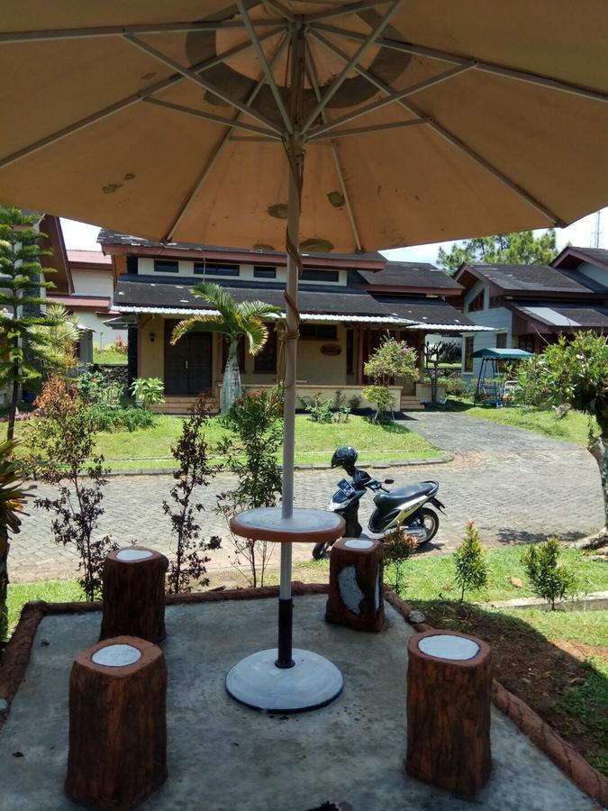 Vila Kota Bunga Private Pool Puncak Bagian luar foto
